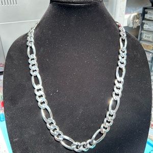 Men’s Italian sterling silver figaro chain.